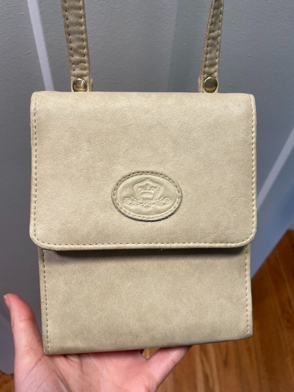 VINTAGE Cream Square Crossbody‎ Organizer Bag with Embossed Seal